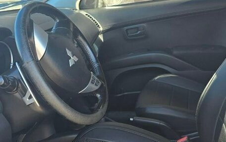 Mitsubishi Outlander III рестайлинг 3, 2011 год, 710 000 рублей, 4 фотография