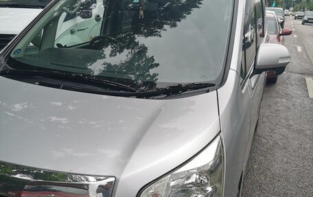 Toyota Noah III, 2010 год, 1 070 000 рублей, 11 фотография