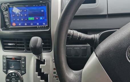 Toyota Noah III, 2010 год, 1 070 000 рублей, 14 фотография