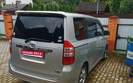 Toyota Noah III, 2010 год, 1 070 000 рублей, 18 фотография