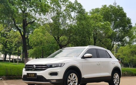 Volkswagen T-Roc I, 2022 год, 1 555 000 рублей, 1 фотография