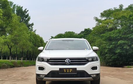 Volkswagen T-Roc I, 2022 год, 1 555 000 рублей, 2 фотография