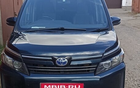 Toyota Voxy III, 2014 год, 1 700 000 рублей, 1 фотография