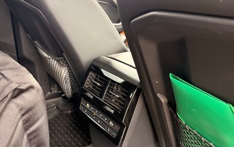 Volkswagen Touareg III, 2019 год, 4 400 000 рублей, 7 фотография