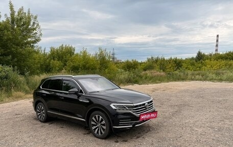 Volkswagen Touareg III, 2019 год, 4 400 000 рублей, 2 фотография