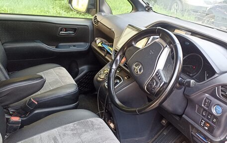 Toyota Voxy III, 2014 год, 1 700 000 рублей, 5 фотография