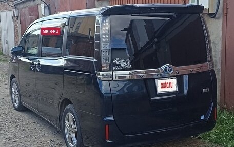 Toyota Voxy III, 2014 год, 1 700 000 рублей, 3 фотография