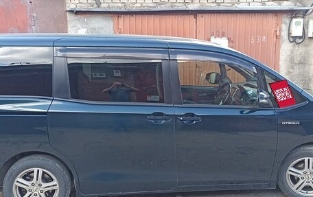 Toyota Voxy III, 2014 год, 1 700 000 рублей, 2 фотография