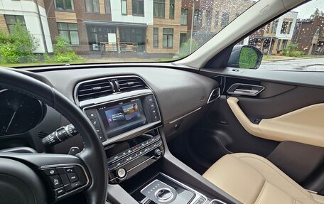 Jaguar F-Pace, 2017 год, 2 450 000 рублей, 22 фотография