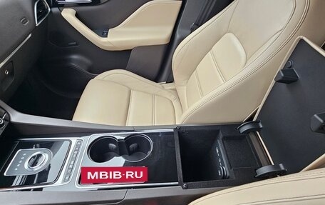Jaguar F-Pace, 2017 год, 2 450 000 рублей, 24 фотография