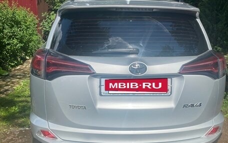 Toyota RAV4, 2017 год, 2 300 000 рублей, 10 фотография