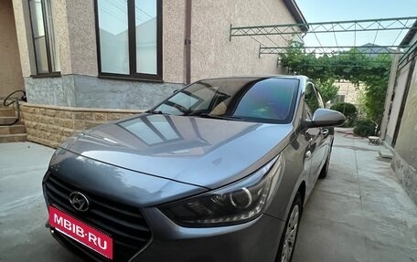 Hyundai Solaris II рестайлинг, 2017 год, 1 240 000 рублей, 2 фотография