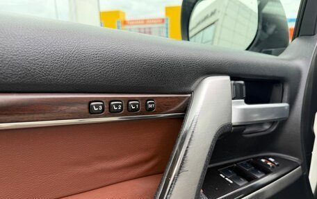 Toyota Land Cruiser 200, 2016 год, 5 600 000 рублей, 10 фотография
