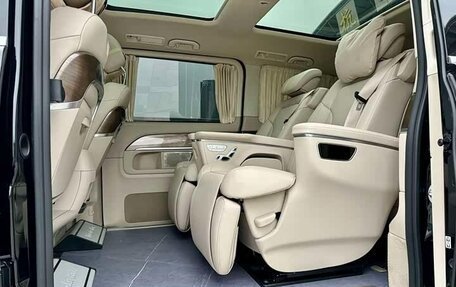 Mercedes-Benz V-Класс, 2022 год, 5 535 000 рублей, 6 фотография