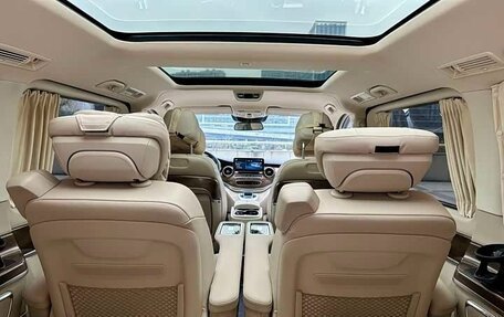 Mercedes-Benz V-Класс, 2022 год, 5 535 000 рублей, 10 фотография
