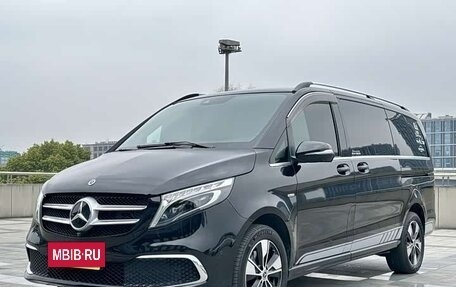Mercedes-Benz V-Класс, 2022 год, 5 535 000 рублей, 3 фотография