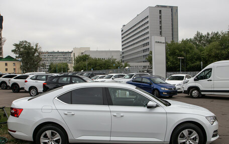 Skoda Superb III рестайлинг, 2021 год, 3 190 000 рублей, 3 фотография