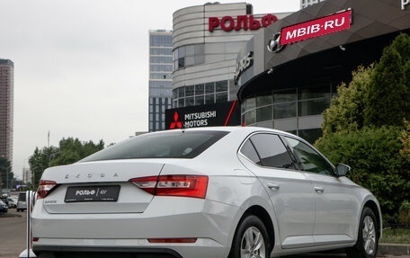 Skoda Superb III рестайлинг, 2021 год, 3 190 000 рублей, 4 фотография