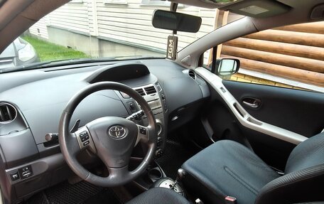 Toyota Yaris III рестайлинг, 2009 год, 605 000 рублей, 9 фотография