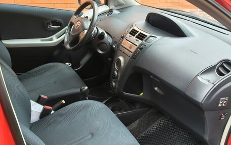 Toyota Yaris III рестайлинг, 2009 год, 605 000 рублей, 10 фотография