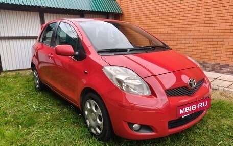 Toyota Yaris III рестайлинг, 2009 год, 605 000 рублей, 2 фотография