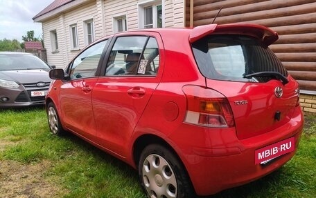 Toyota Yaris III рестайлинг, 2009 год, 605 000 рублей, 3 фотография