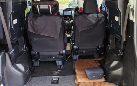 Toyota Noah III, 2015 год, 1 920 000 рублей, 12 фотография