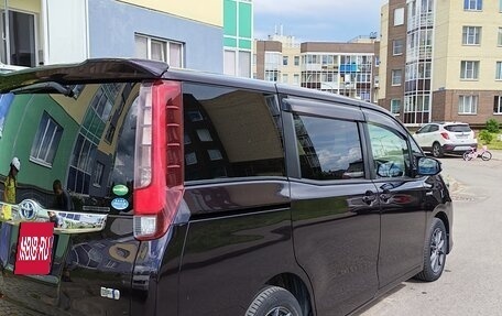 Toyota Noah III, 2015 год, 1 920 000 рублей, 6 фотография