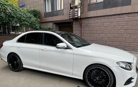 Mercedes-Benz E-Класс, 2017 год, 2 700 000 рублей, 7 фотография