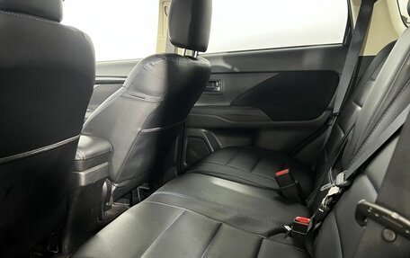 Mitsubishi Outlander III рестайлинг 3, 2019 год, 1 990 000 рублей, 11 фотография