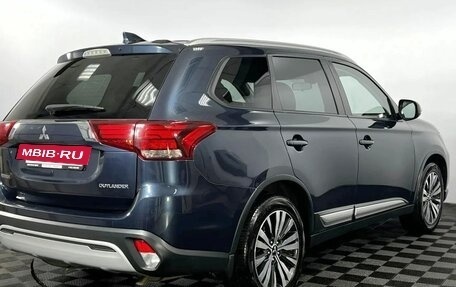 Mitsubishi Outlander III рестайлинг 3, 2019 год, 1 990 000 рублей, 6 фотография