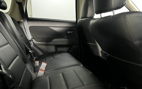 Mitsubishi Outlander III рестайлинг 3, 2019 год, 1 990 000 рублей, 12 фотография