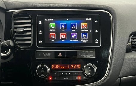 Mitsubishi Outlander III рестайлинг 3, 2019 год, 1 990 000 рублей, 15 фотография