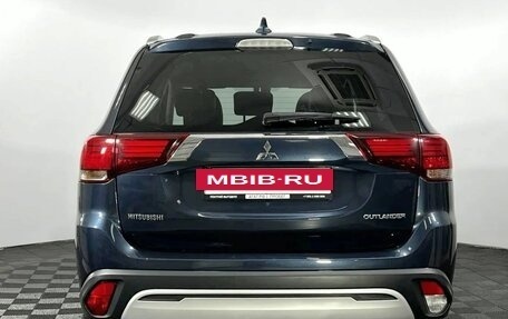Mitsubishi Outlander III рестайлинг 3, 2019 год, 1 990 000 рублей, 7 фотография