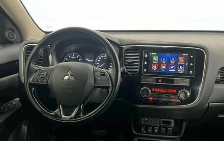 Mitsubishi Outlander III рестайлинг 3, 2019 год, 1 990 000 рублей, 16 фотография