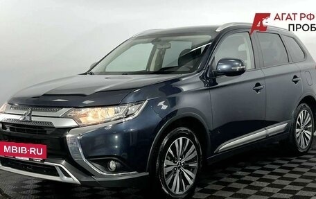 Mitsubishi Outlander III рестайлинг 3, 2019 год, 1 990 000 рублей, 2 фотография