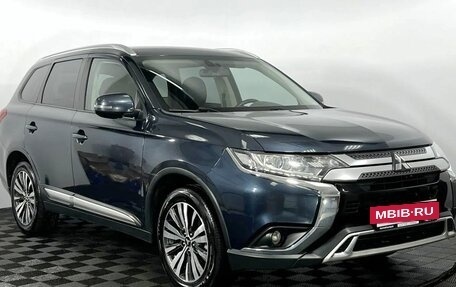Mitsubishi Outlander III рестайлинг 3, 2019 год, 1 990 000 рублей, 4 фотография
