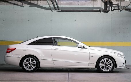 Mercedes-Benz E-Класс, 2011 год, 1 350 000 рублей, 5 фотография