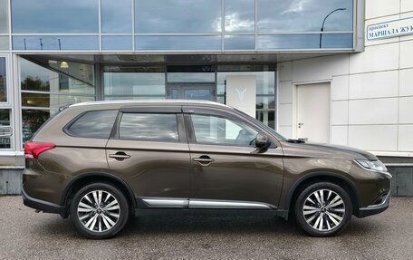 Mitsubishi Outlander III рестайлинг 3, 2020 год, 1 540 000 рублей, 6 фотография
