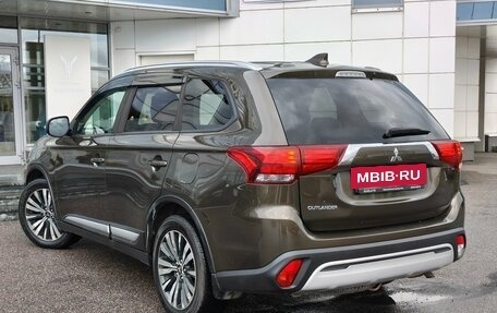 Mitsubishi Outlander III рестайлинг 3, 2020 год, 1 540 000 рублей, 4 фотография