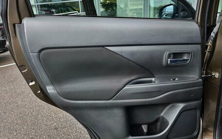 Mitsubishi Outlander III рестайлинг 3, 2020 год, 1 540 000 рублей, 16 фотография