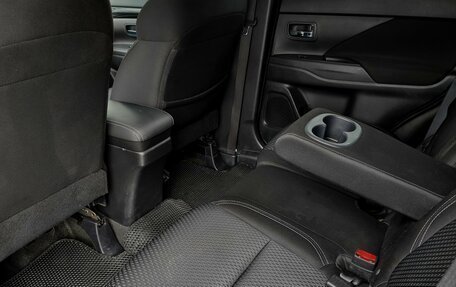 Mitsubishi Outlander III рестайлинг 3, 2020 год, 1 540 000 рублей, 17 фотография