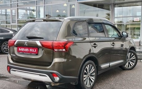 Mitsubishi Outlander III рестайлинг 3, 2020 год, 1 540 000 рублей, 3 фотография