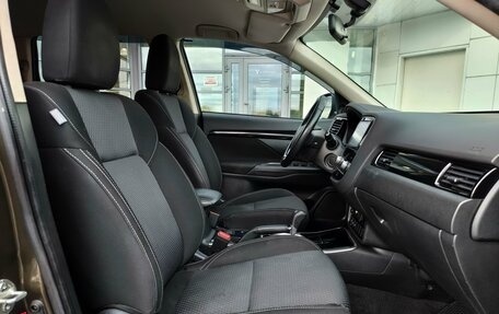 Mitsubishi Outlander III рестайлинг 3, 2020 год, 1 540 000 рублей, 8 фотография