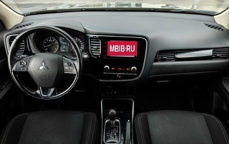Mitsubishi Outlander III рестайлинг 3, 2020 год, 1 540 000 рублей, 10 фотография