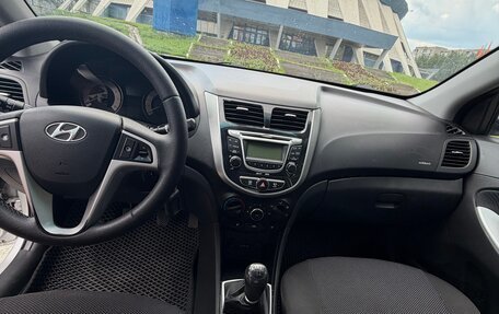 Hyundai Solaris II рестайлинг, 2012 год, 800 000 рублей, 9 фотография