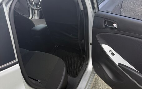 Hyundai Solaris II рестайлинг, 2012 год, 800 000 рублей, 11 фотография