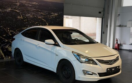 Hyundai Solaris II рестайлинг, 2015 год, 988 700 рублей, 1 фотография
