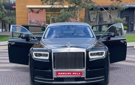 Rolls-Royce Phantom VIII, 2018 год, 43 000 000 рублей, 3 фотография
