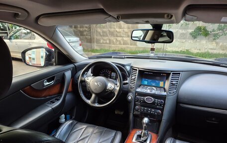 Infiniti QX70, 2014 год, 2 390 000 рублей, 14 фотография